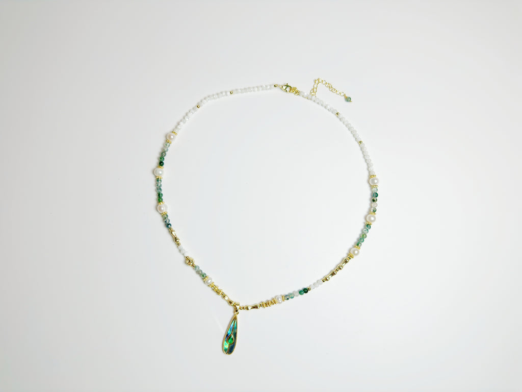 Signature Poise Decisive Power – Handcrafted Mother-of-Pearl & Green Agate Necklace